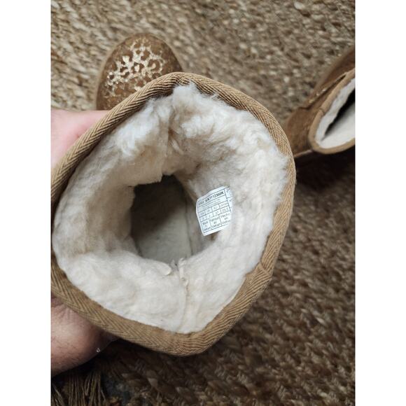 Ugg Women's Sheepskin Classic II Glitter Leopard Snow Beige Tan Boots Size 5 - Picture 9 of 11
